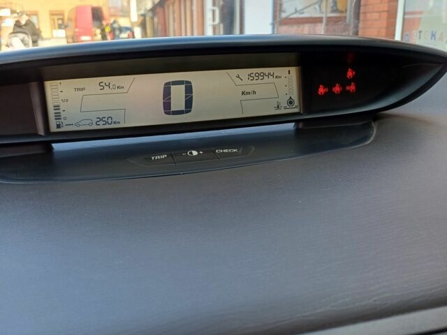 Червоний Сітроен С4, об'ємом двигуна 1.6 л та пробігом 160 тис. км за 4400 $, фото 6 на Automoto.ua