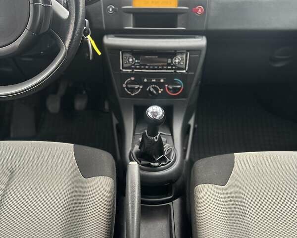 Красный Ситроен С4, объемом двигателя 1.36 л и пробегом 187 тыс. км за 2999 $, фото 14 на Automoto.ua