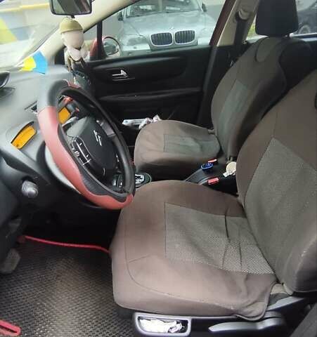 Червоний Сітроен С4, об'ємом двигуна 1.59 л та пробігом 190 тис. км за 3900 $, фото 10 на Automoto.ua