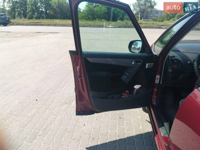 Червоний Сітроен С4, об'ємом двигуна 2 л та пробігом 201 тис. км за 3500 $, фото 4 на Automoto.ua