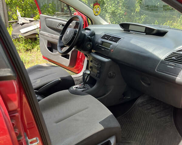 Красный Ситроен С4, объемом двигателя 1.59 л и пробегом 140 тыс. км за 4800 $, фото 4 на Automoto.ua