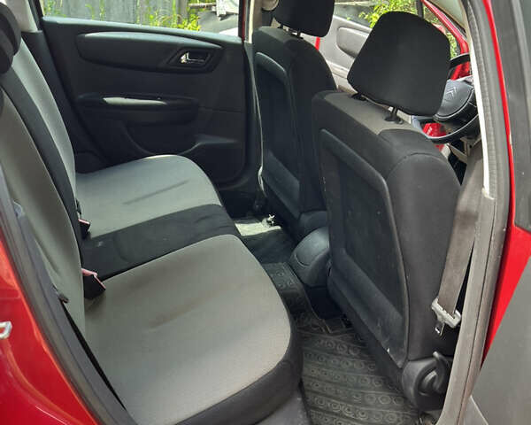 Красный Ситроен С4, объемом двигателя 1.59 л и пробегом 140 тыс. км за 4800 $, фото 7 на Automoto.ua