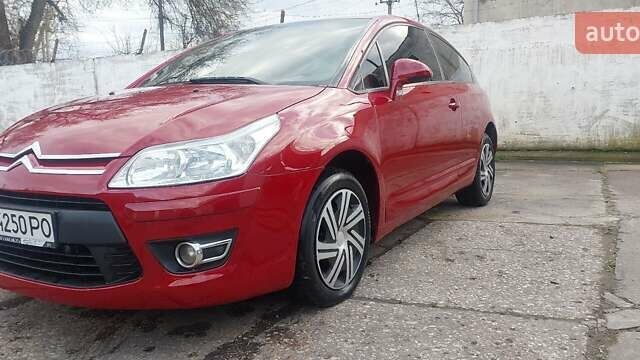 Красный Ситроен С4, объемом двигателя 1.56 л и пробегом 349 тыс. км за 5000 $, фото 1 на Automoto.ua