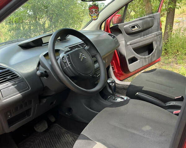 Красный Ситроен С4, объемом двигателя 1.59 л и пробегом 140 тыс. км за 4800 $, фото 5 на Automoto.ua