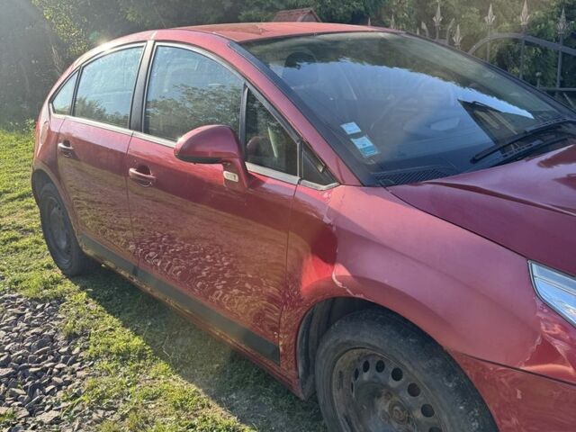 Красный Ситроен С4, объемом двигателя 1.6 л и пробегом 220 тыс. км за 4800 $, фото 1 на Automoto.ua