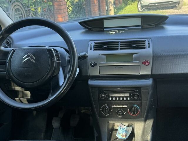 Красный Ситроен С4, объемом двигателя 1.6 л и пробегом 220 тыс. км за 4800 $, фото 6 на Automoto.ua