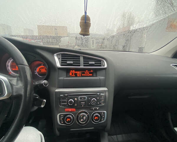 Червоний Сітроен С4, об'ємом двигуна 1.56 л та пробігом 400 тис. км за 4900 $, фото 19 на Automoto.ua