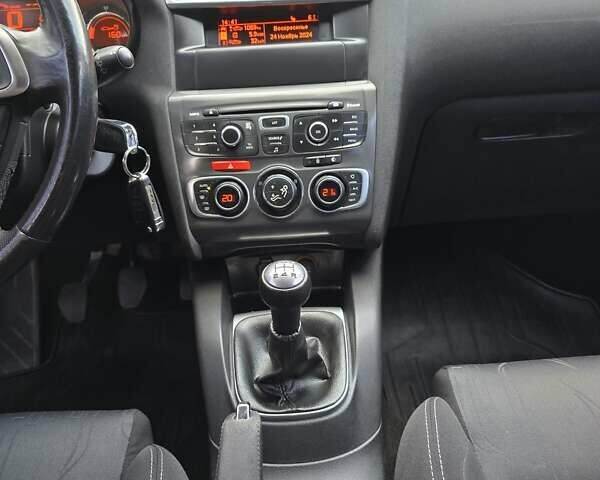 Красный Ситроен С4, объемом двигателя 1.56 л и пробегом 90 тыс. км за 8600 $, фото 22 на Automoto.ua