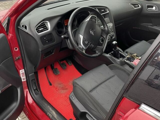 Красный Ситроен С4, объемом двигателя 1.6 л и пробегом 280 тыс. км за 5000 $, фото 6 на Automoto.ua