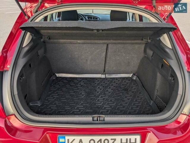 Червоний Сітроен С4, об'ємом двигуна 1.56 л та пробігом 120 тис. км за 8500 $, фото 11 на Automoto.ua
