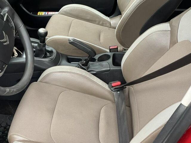 Красный Ситроен С4, объемом двигателя 1.6 л и пробегом 300 тыс. км за 4900 $, фото 8 на Automoto.ua