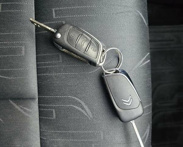 Красный Ситроен С4, объемом двигателя 1.56 л и пробегом 90 тыс. км за 8600 $, фото 97 на Automoto.ua