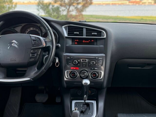 Красный Ситроен С4, объемом двигателя 1.6 л и пробегом 117 тыс. км за 6700 $, фото 15 на Automoto.ua