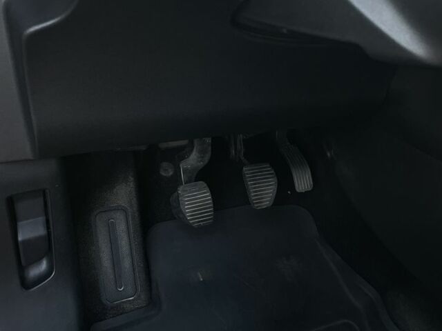 Червоний Сітроен С4, об'ємом двигуна 1.2 л та пробігом 200 тис. км за 9200 $, фото 12 на Automoto.ua