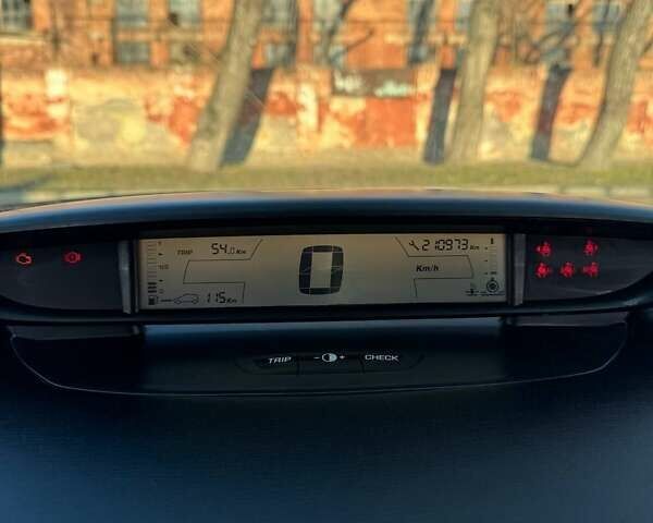 Красный Ситроен С4, объемом двигателя 2 л и пробегом 211 тыс. км за 4999 $, фото 68 на Automoto.ua