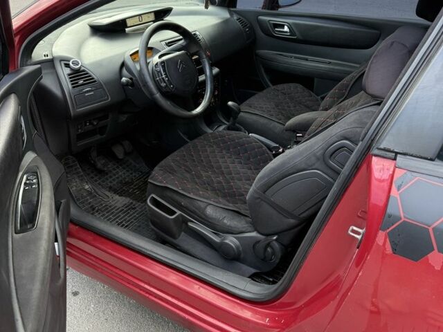 Красный Ситроен С4, объемом двигателя 1.6 л и пробегом 250 тыс. км за 3300 $, фото 5 на Automoto.ua