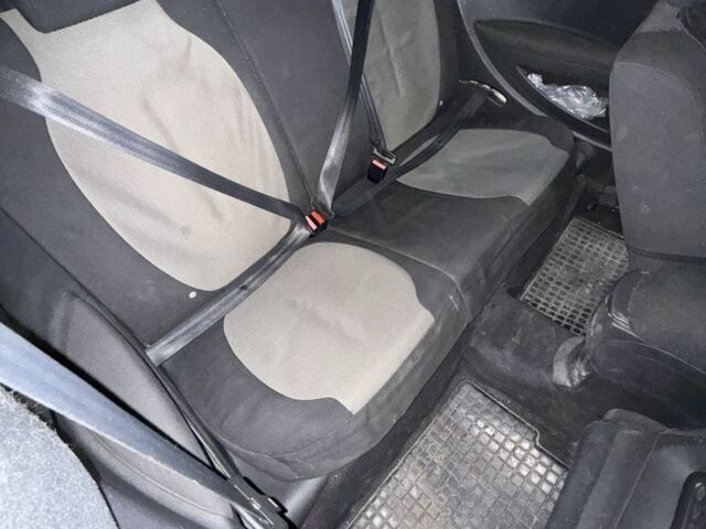 Красный Ситроен С4, объемом двигателя 1.6 л и пробегом 250 тыс. км за 3300 $, фото 9 на Automoto.ua