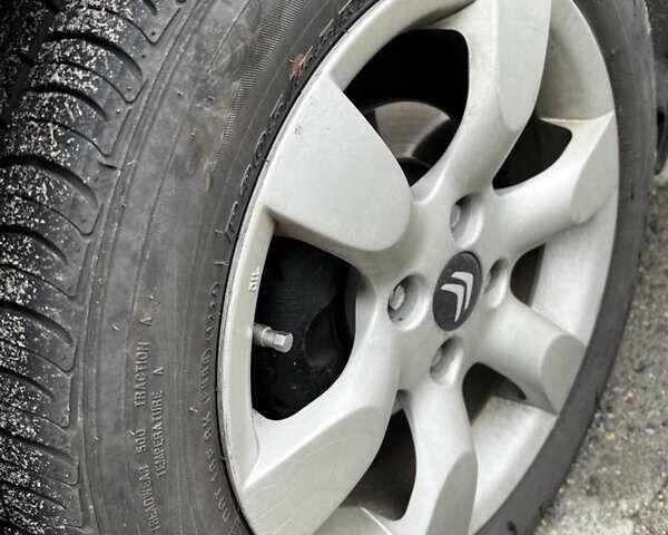 Червоний Сітроен С4, об'ємом двигуна 1.62 л та пробігом 306 тис. км за 4000 $, фото 6 на Automoto.ua