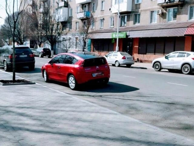 Красный Ситроен С4, объемом двигателя 1.6 л и пробегом 148 тыс. км за 3700 $, фото 12 на Automoto.ua