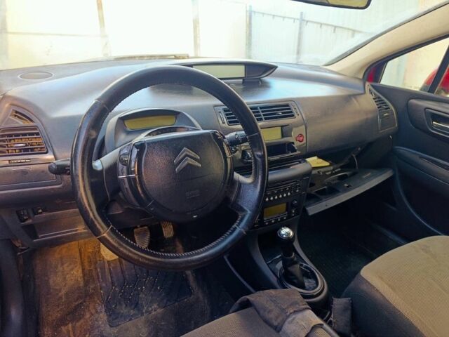 Красный Ситроен С4, объемом двигателя 0 л и пробегом 250 тыс. км за 2200 $, фото 2 на Automoto.ua