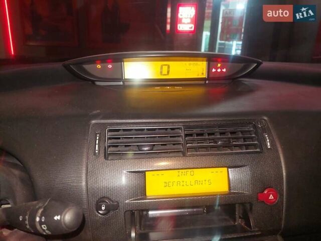 Красный Ситроен С4, объемом двигателя 1.6 л и пробегом 184 тыс. км за 3900 $, фото 6 на Automoto.ua