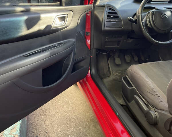 Красный Ситроен С4, объемом двигателя 1.6 л и пробегом 231 тыс. км за 1799 $, фото 8 на Automoto.ua