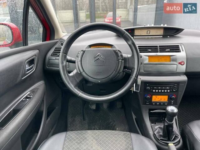 Красный Ситроен С4, объемом двигателя 1.59 л и пробегом 222 тыс. км за 5490 $, фото 13 на Automoto.ua