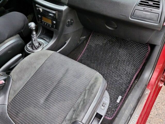 Красный Ситроен С4, объемом двигателя 2 л и пробегом 230 тыс. км за 3300 $, фото 9 на Automoto.ua