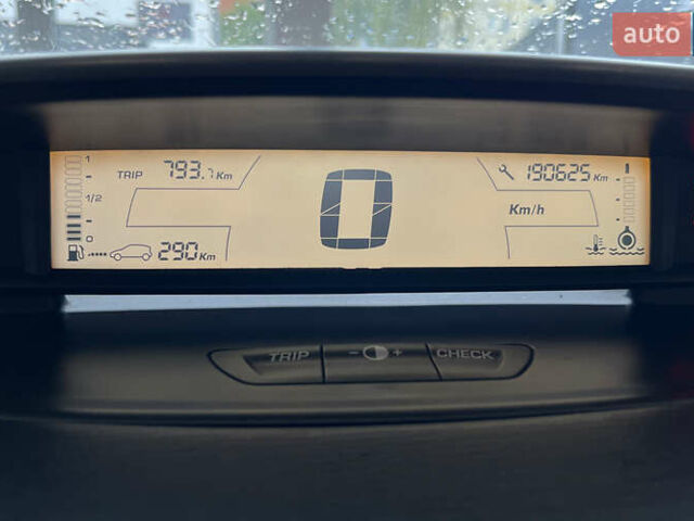 Червоний Сітроен С4, об'ємом двигуна 1.59 л та пробігом 190 тис. км за 3650 $, фото 13 на Automoto.ua