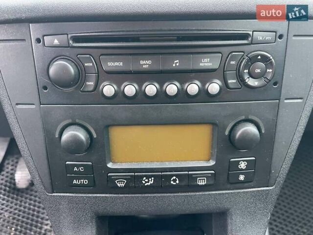 Красный Ситроен С4, объемом двигателя 1.59 л и пробегом 222 тыс. км за 5490 $, фото 23 на Automoto.ua