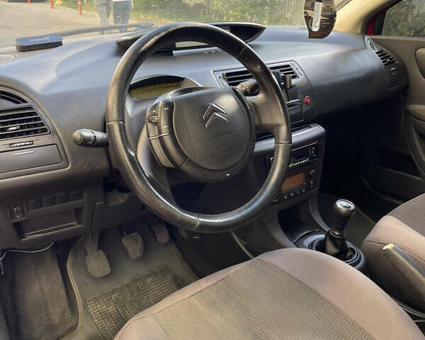 Красный Ситроен С4, объемом двигателя 1.6 л и пробегом 231 тыс. км за 1799 $, фото 7 на Automoto.ua