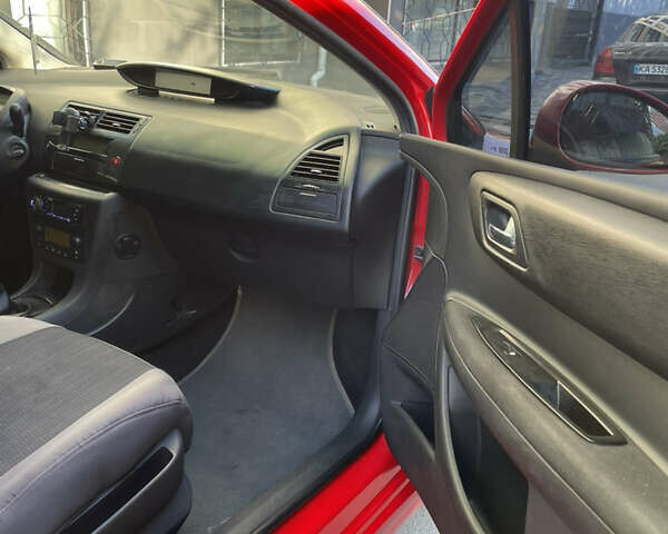 Красный Ситроен С4, объемом двигателя 1.6 л и пробегом 231 тыс. км за 1799 $, фото 10 на Automoto.ua