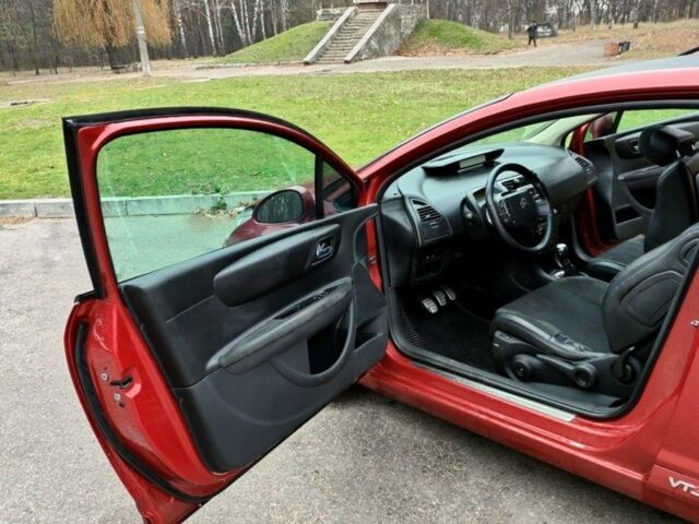 Красный Ситроен С4, объемом двигателя 2 л и пробегом 230 тыс. км за 3300 $, фото 7 на Automoto.ua