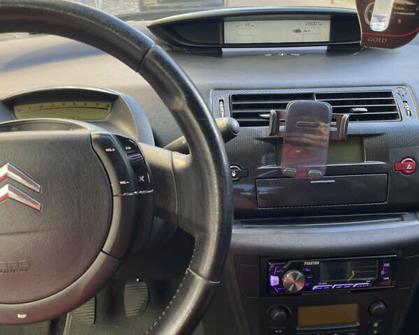 Красный Ситроен С4, объемом двигателя 1.6 л и пробегом 231 тыс. км за 1799 $, фото 9 на Automoto.ua