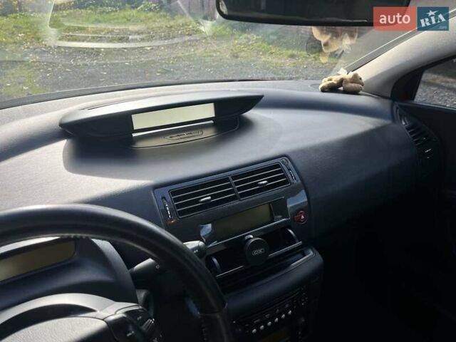Красный Ситроен С4, объемом двигателя 1.59 л и пробегом 246 тыс. км за 5300 $, фото 3 на Automoto.ua