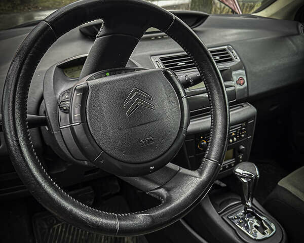 Красный Ситроен С4, объемом двигателя 1.6 л и пробегом 90 тыс. км за 4713 $, фото 7 на Automoto.ua