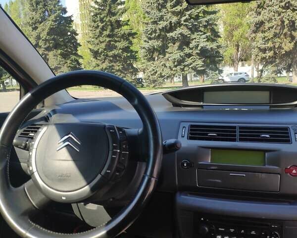 Красный Ситроен С4, объемом двигателя 1.59 л и пробегом 297 тыс. км за 2500 $, фото 5 на Automoto.ua