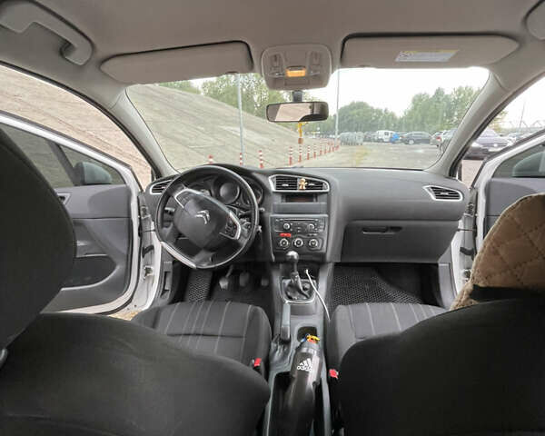 Ситроен С4, объемом двигателя 1.59 л и пробегом 287 тыс. км за 5200 $, фото 13 на Automoto.ua