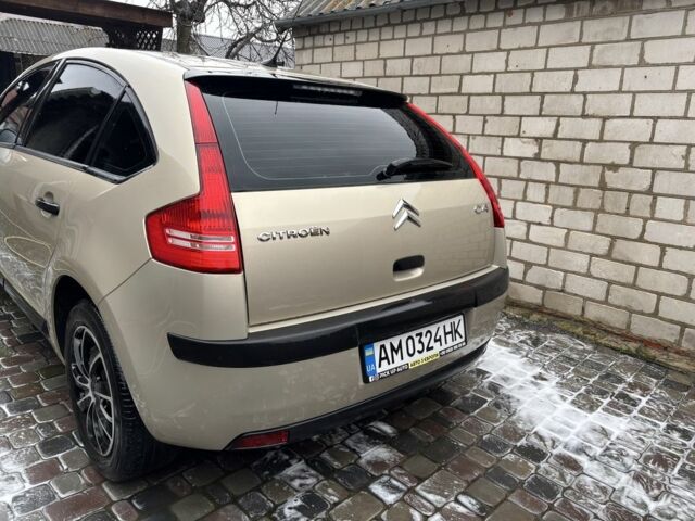 Желтый Ситроен С4, объемом двигателя 1.4 л и пробегом 200 тыс. км за 4450 $, фото 6 на Automoto.ua