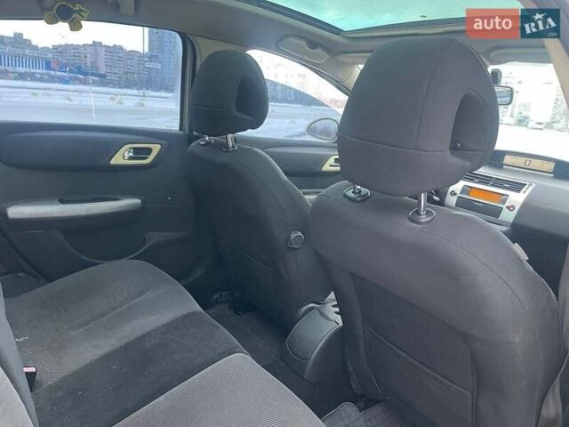 Желтый Ситроен С4, объемом двигателя 1.6 л и пробегом 196 тыс. км за 3000 $, фото 5 на Automoto.ua