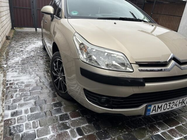 Желтый Ситроен С4, объемом двигателя 1.4 л и пробегом 200 тыс. км за 4450 $, фото 1 на Automoto.ua