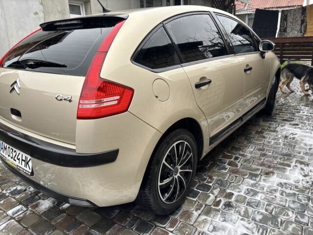 Желтый Ситроен С4, объемом двигателя 1.4 л и пробегом 200 тыс. км за 4450 $, фото 5 на Automoto.ua