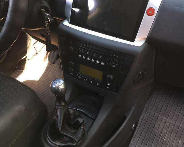 Желтый Ситроен С4, объемом двигателя 1.6 л и пробегом 333 тыс. км за 2250 $, фото 3 на Automoto.ua