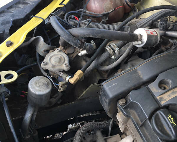 Желтый Ситроен С4, объемом двигателя 1.6 л и пробегом 333 тыс. км за 2250 $, фото 5 на Automoto.ua