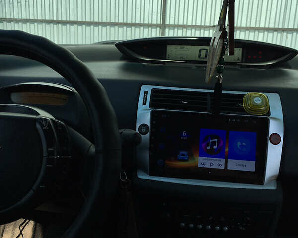 Желтый Ситроен С4, объемом двигателя 1.6 л и пробегом 333 тыс. км за 2250 $, фото 4 на Automoto.ua