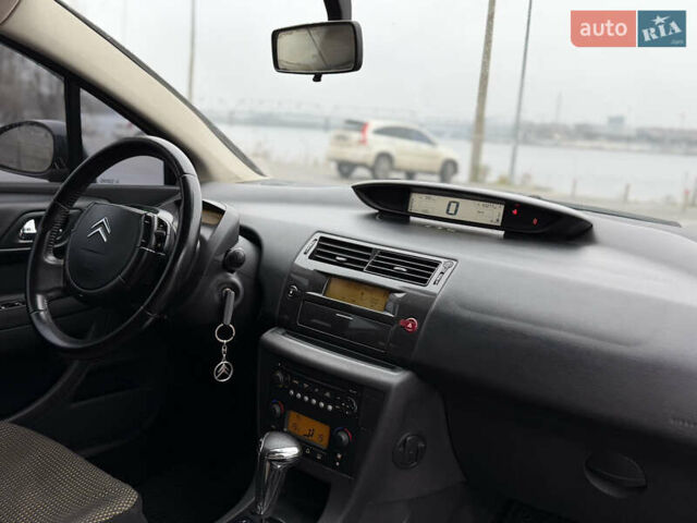 Жовтий Сітроен С4, об'ємом двигуна 1.59 л та пробігом 193 тис. км за 3700 $, фото 33 на Automoto.ua