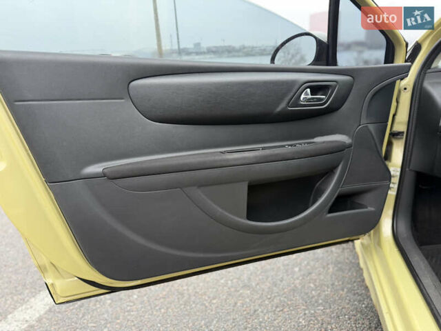 Жовтий Сітроен С4, об'ємом двигуна 1.59 л та пробігом 193 тис. км за 3700 $, фото 21 на Automoto.ua