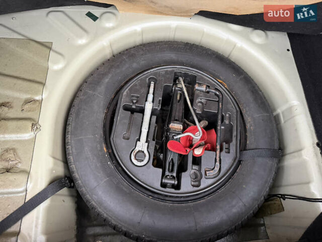 Жовтий Сітроен С4, об'ємом двигуна 1.59 л та пробігом 193 тис. км за 3700 $, фото 22 на Automoto.ua