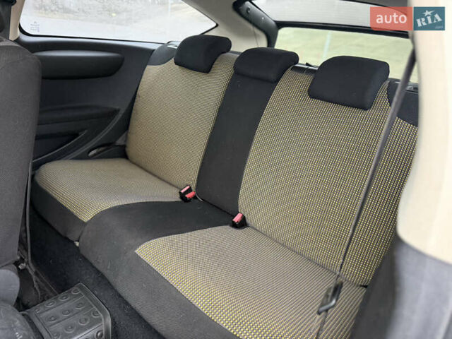 Жовтий Сітроен С4, об'ємом двигуна 1.59 л та пробігом 193 тис. км за 3700 $, фото 19 на Automoto.ua