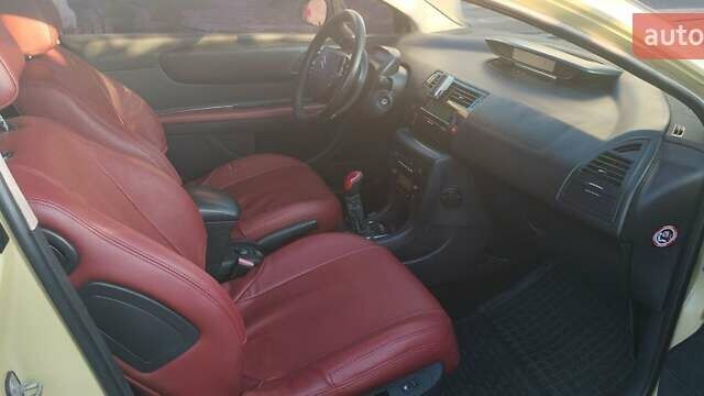 Желтый Ситроен С4, объемом двигателя 2 л и пробегом 250 тыс. км за 2500 $, фото 7 на Automoto.ua